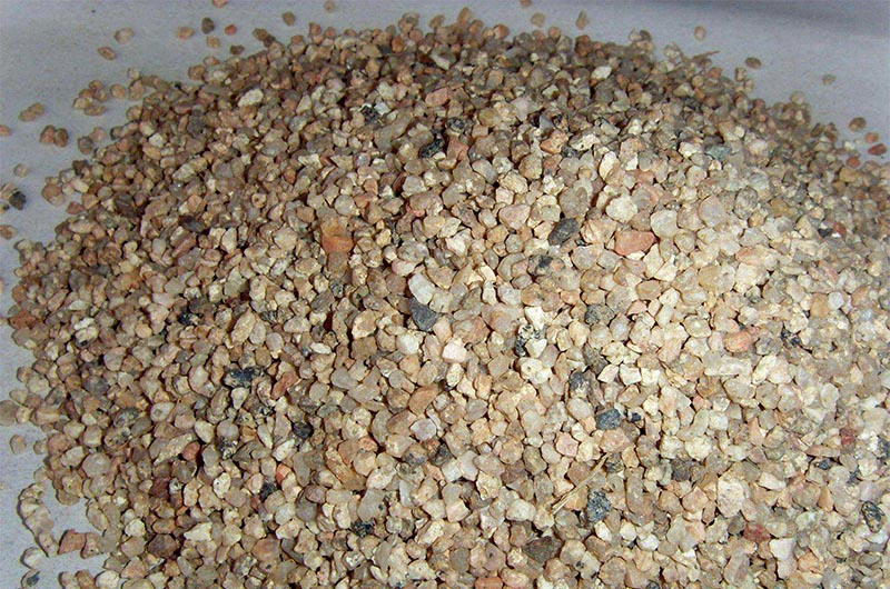 砂石和沙石有什么区别？日产一万吨砂石生产线如何配置？